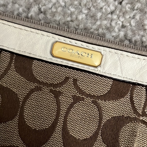Coach wristlet tan, brown and cream - Picture 2 of 3